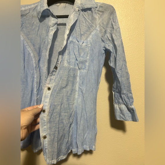 Stonewashed Blue 3/4 sleeve thin button up blouse-size maybe L (c measurements) - Picture 3 of 10